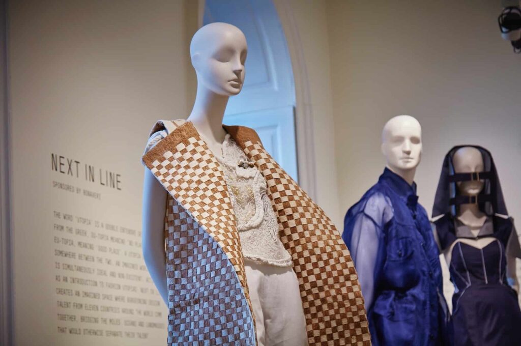 Aloof mannequins ifs16 curator award 2016
