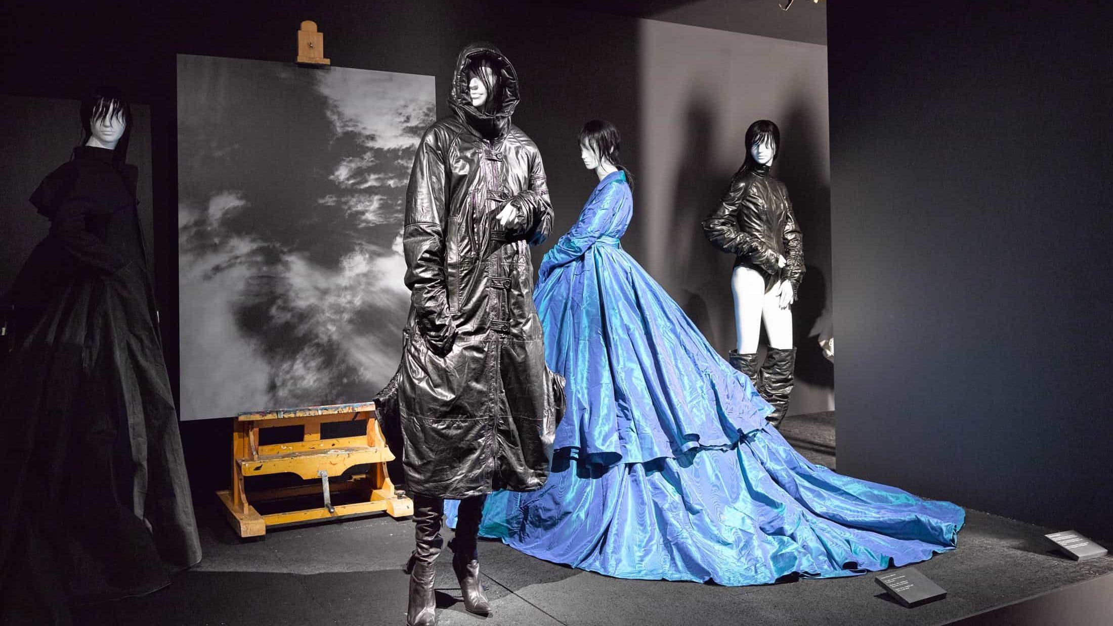 Bonaveri | Olivier Theyskens - She walks in beauty at MoMu Antwerp