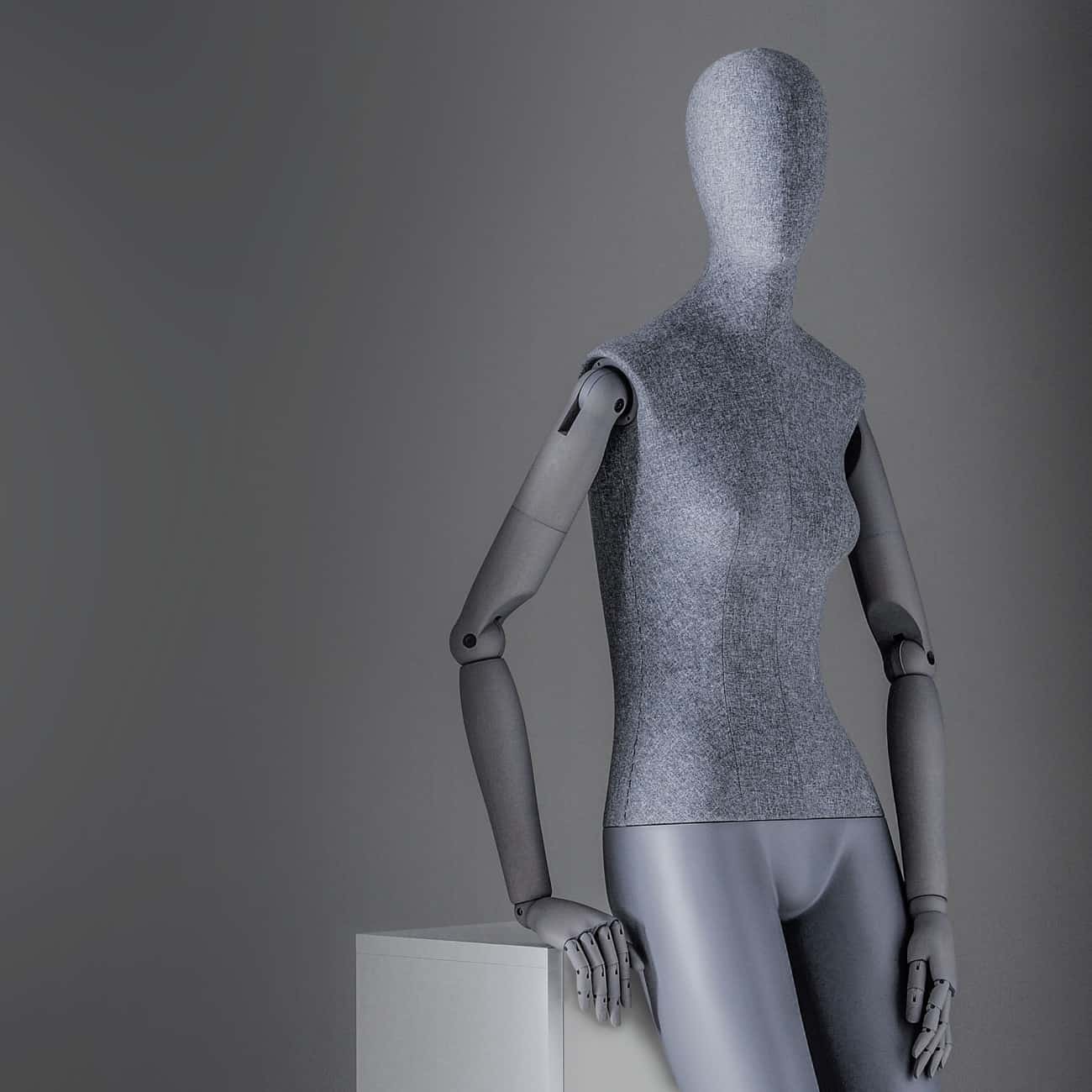 Sartorial Women | Seated female mannequin with articulated arms