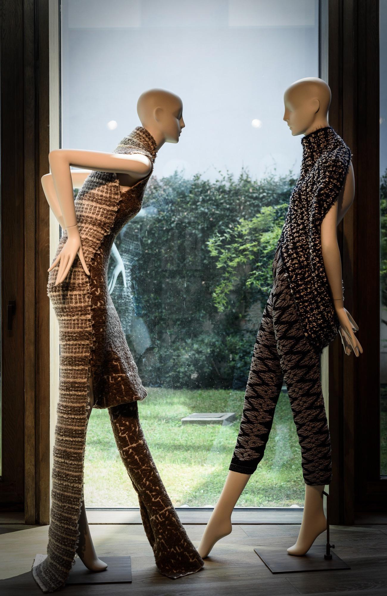 Schläppi Aloof female mannequin In Linea Piu yarns for exhibition at BonaveriMilano