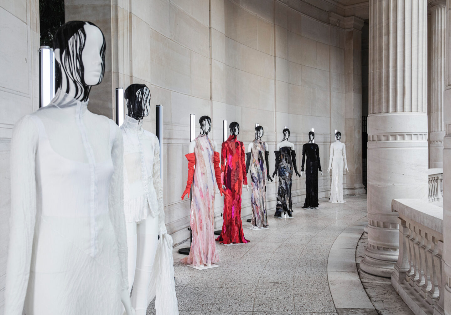 aloof-mannequins-olivier-theyskens-02