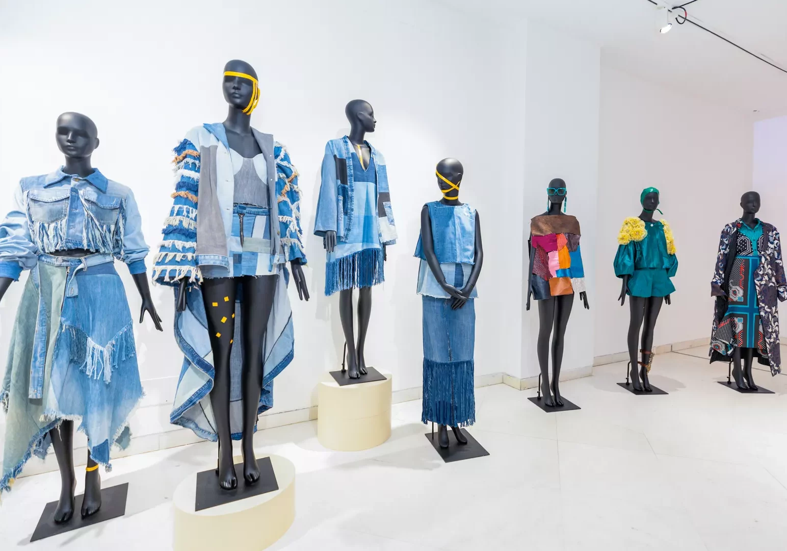 gloloco-aloof-mannequins-05@1x