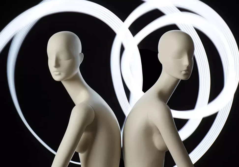 schlappi-aloof-10year-mannequin-01@1x