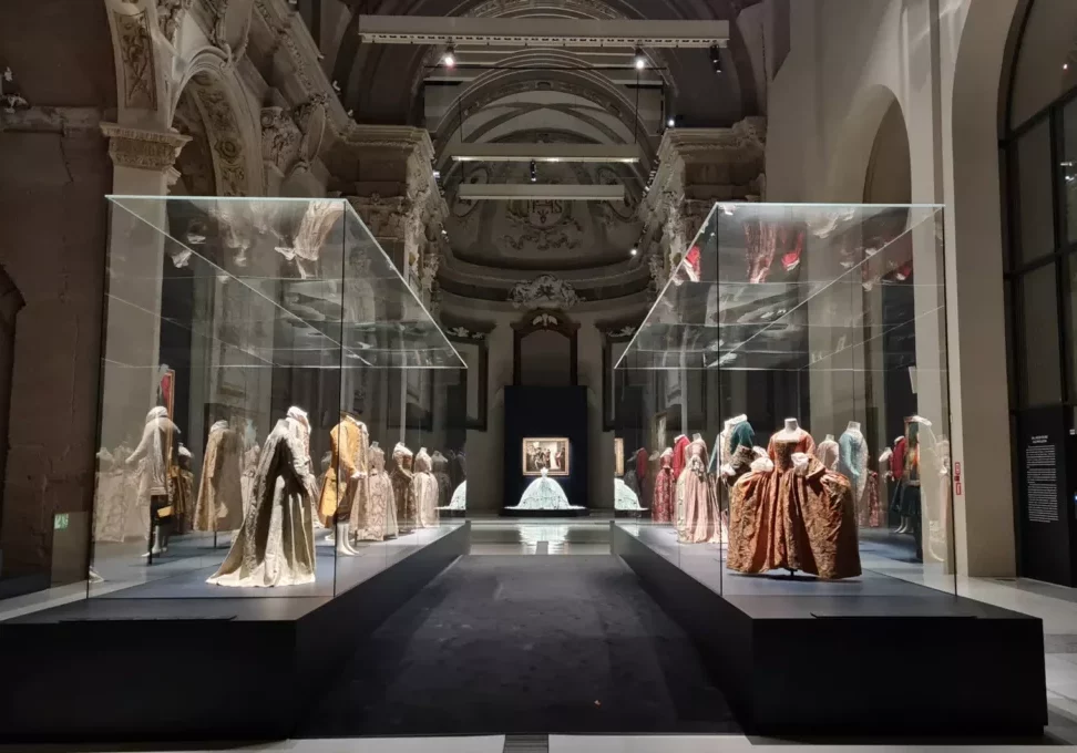 the-age-of-fashion-mannequins-01@1x