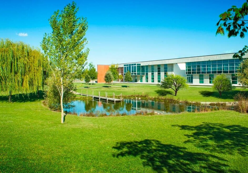 Bonaveri Mannequins' gardens and factory