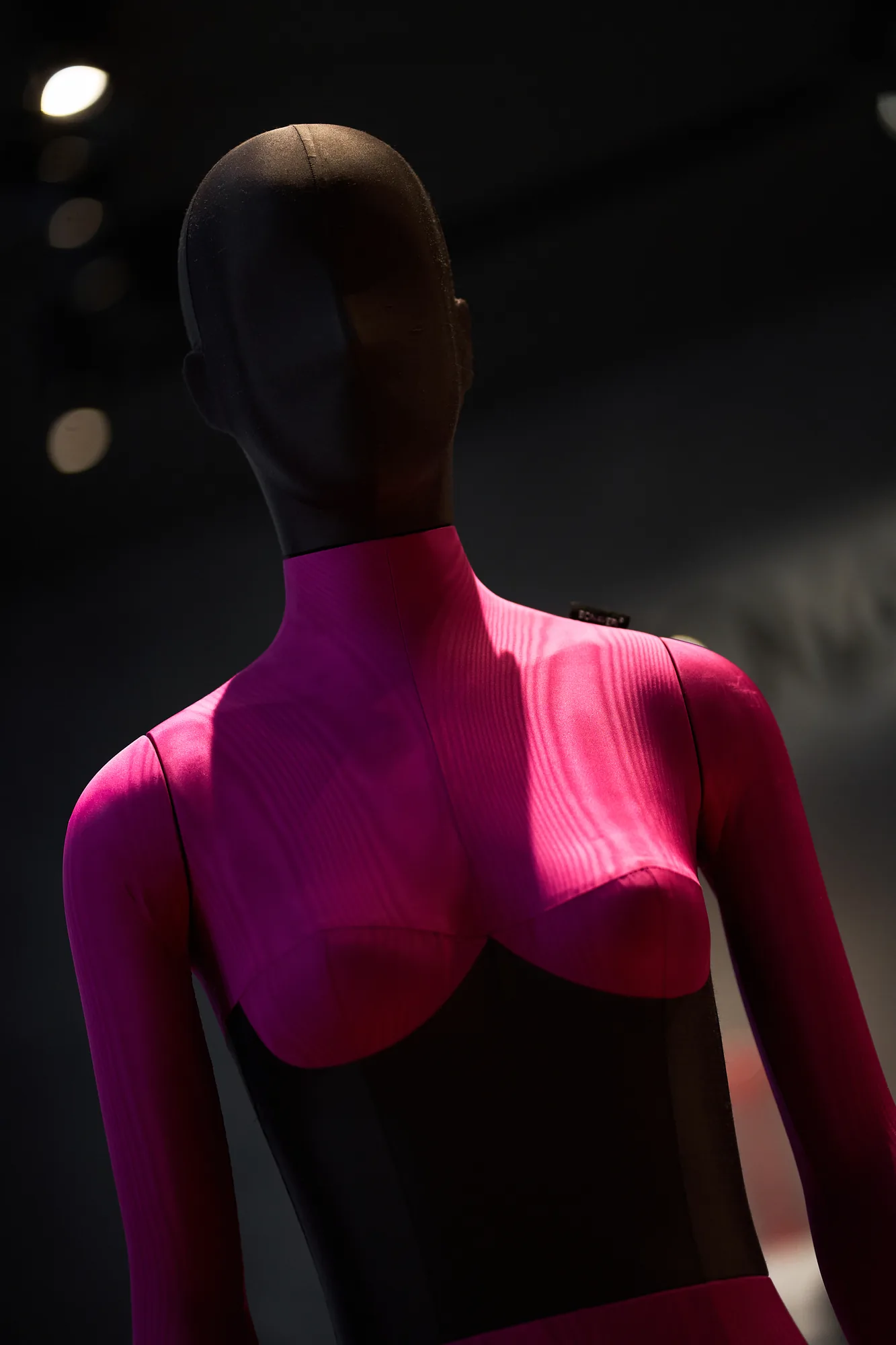 Detailed shot of mannequin upholstery and moulage techniques (Image 126 of 198)