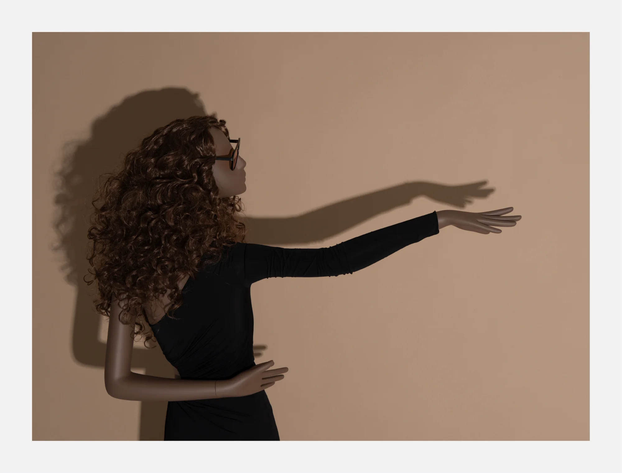 Obsession mannequin in profile with one arm outstretched